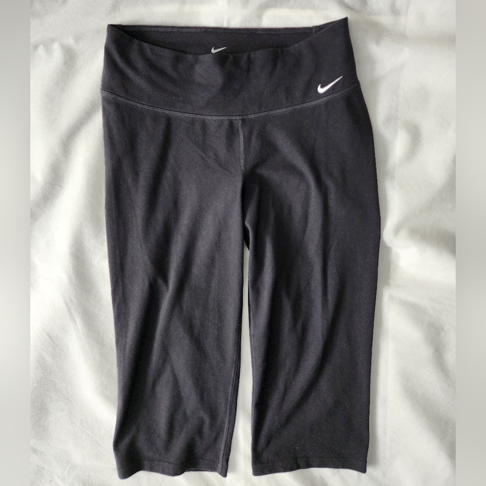 Nike Women's Dri-Fit Mid-Rise Capri Tights
